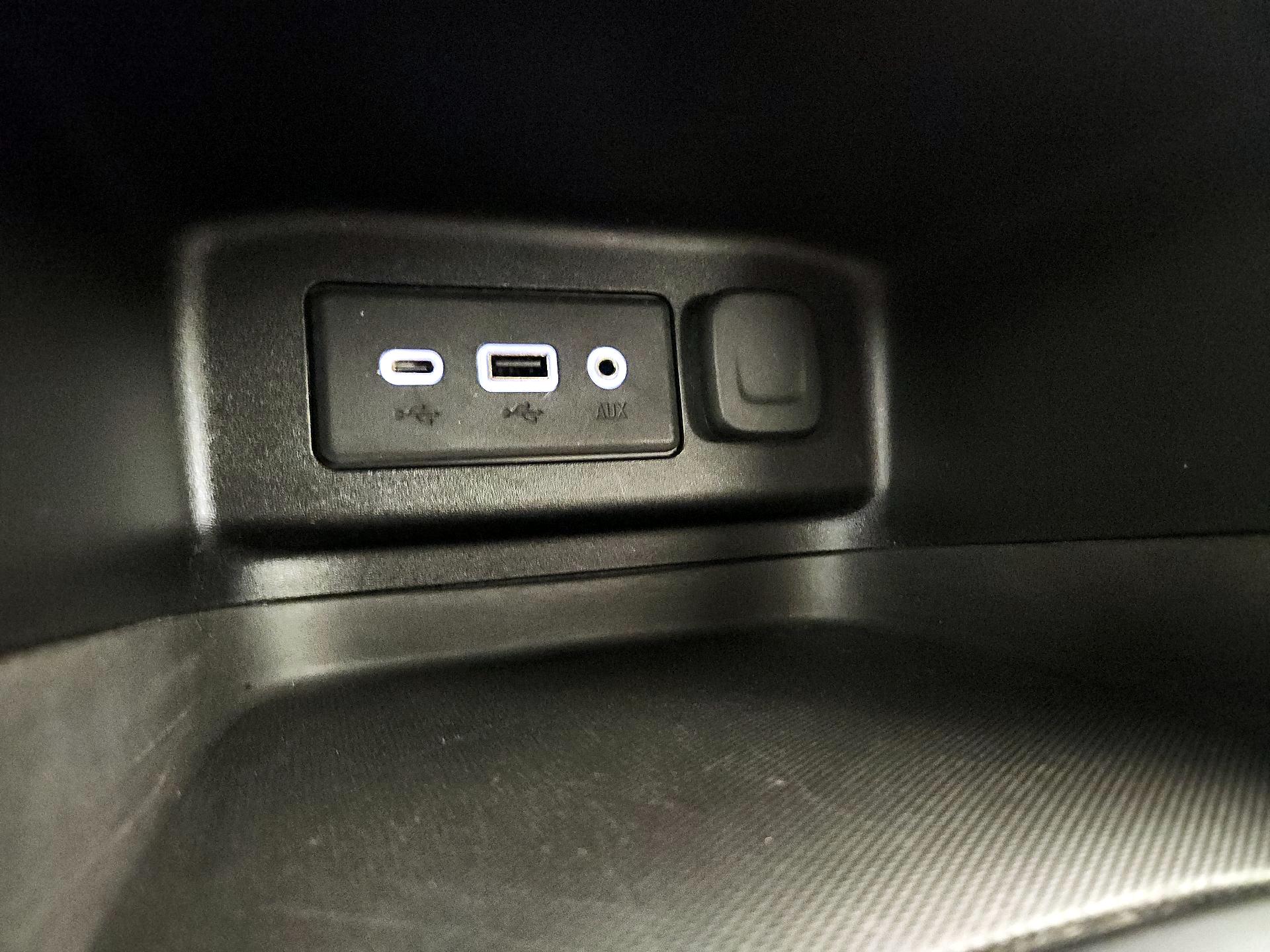 Thumbnail: 2019 Chevrolet Equinox - 18