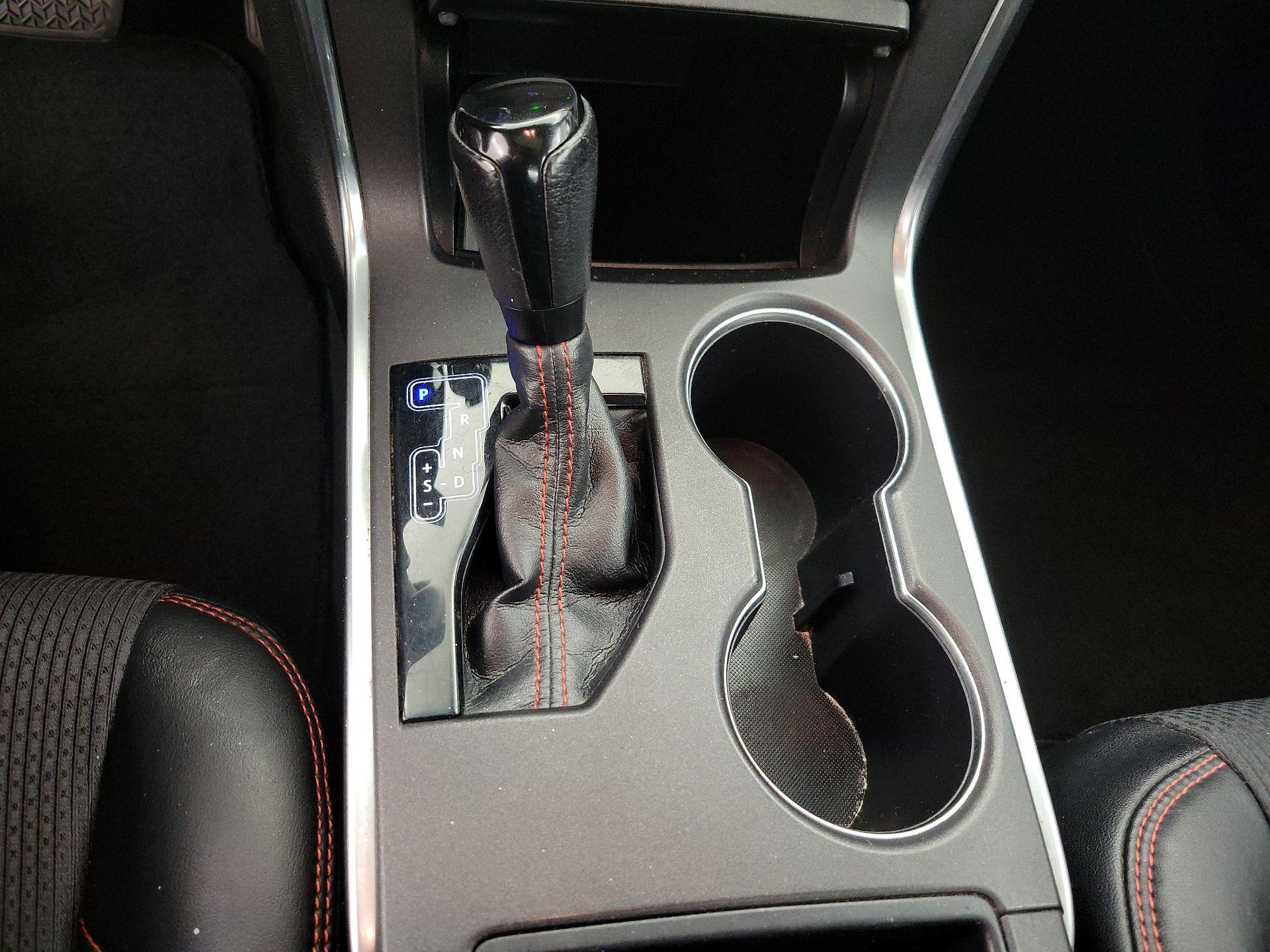 Thumbnail: 2016 Toyota Camry - 17