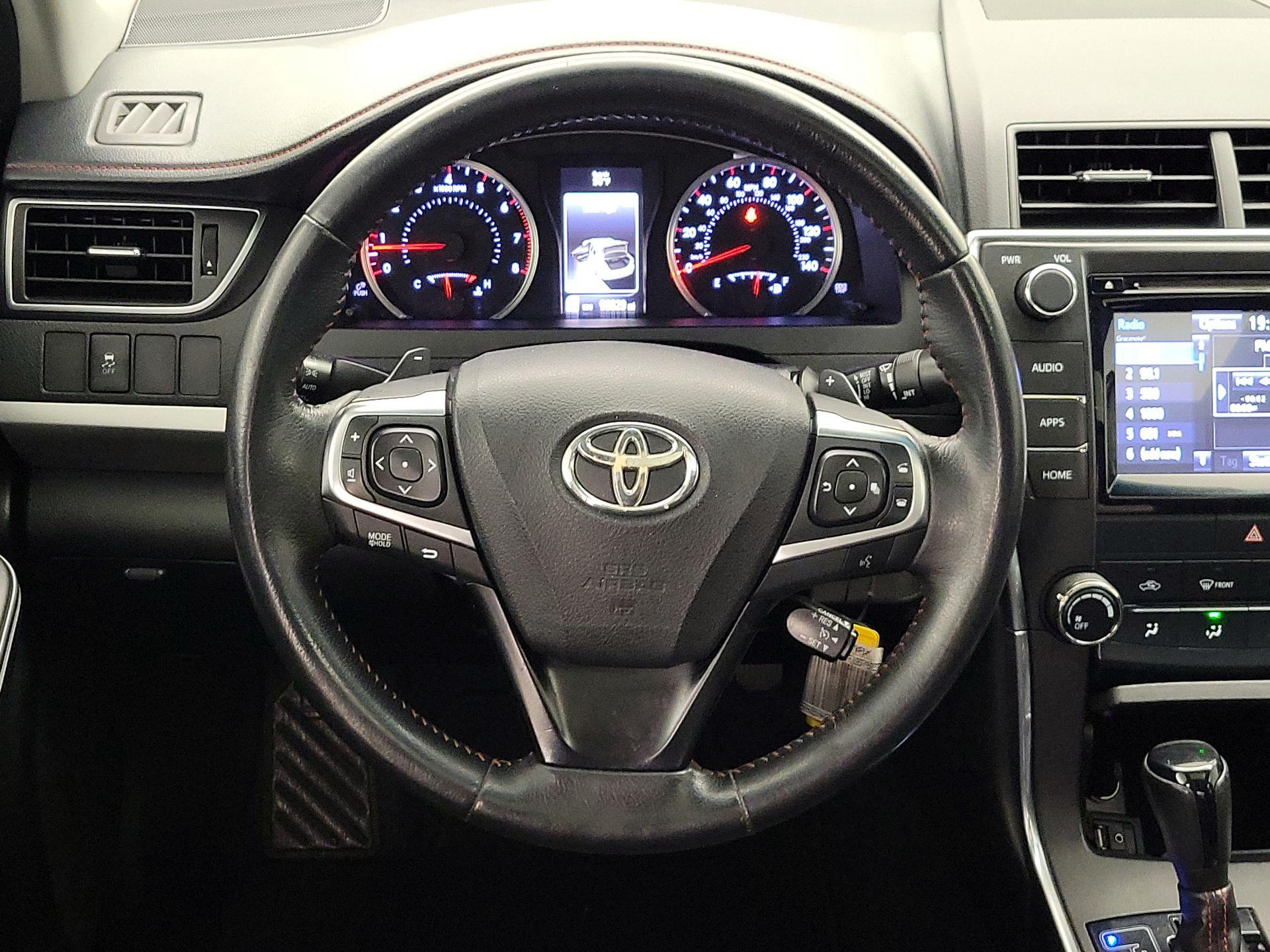 Thumbnail: 2015 Toyota Camry - 10