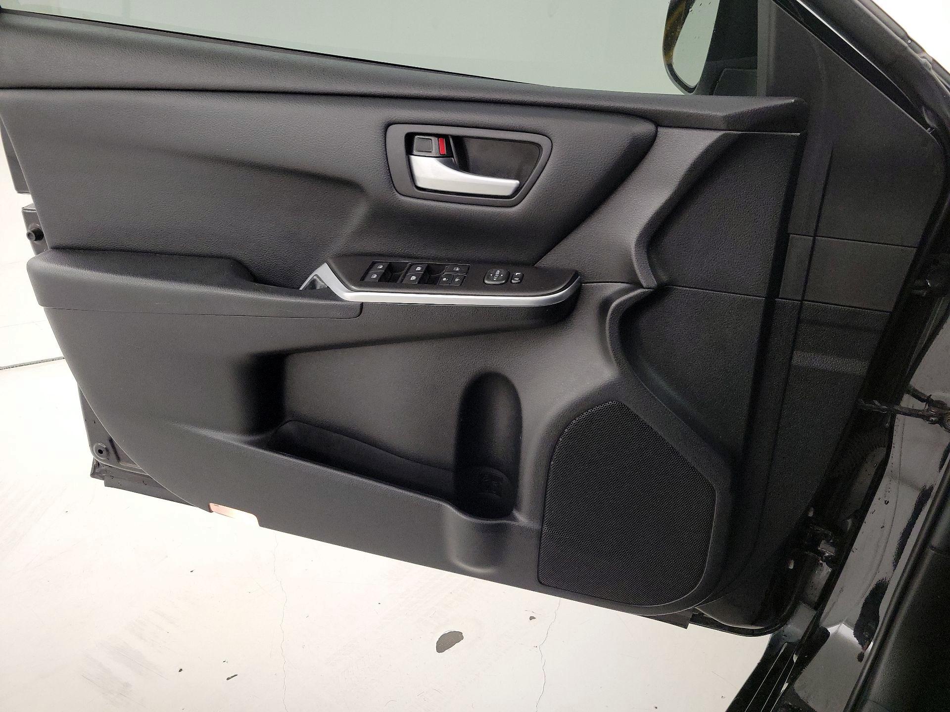 Thumbnail: 2015 Toyota Camry - 12