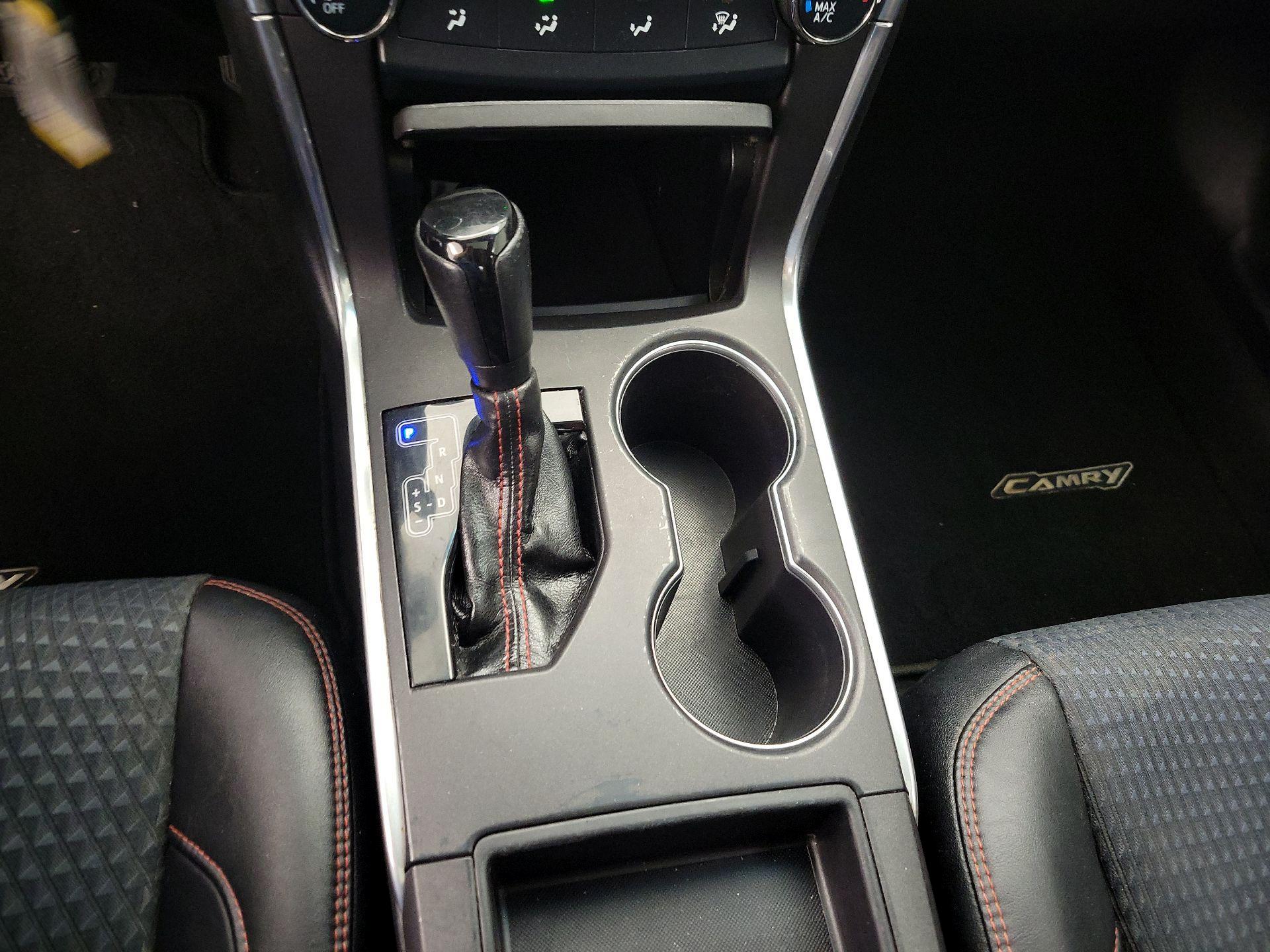 Thumbnail: 2015 Toyota Camry - 17