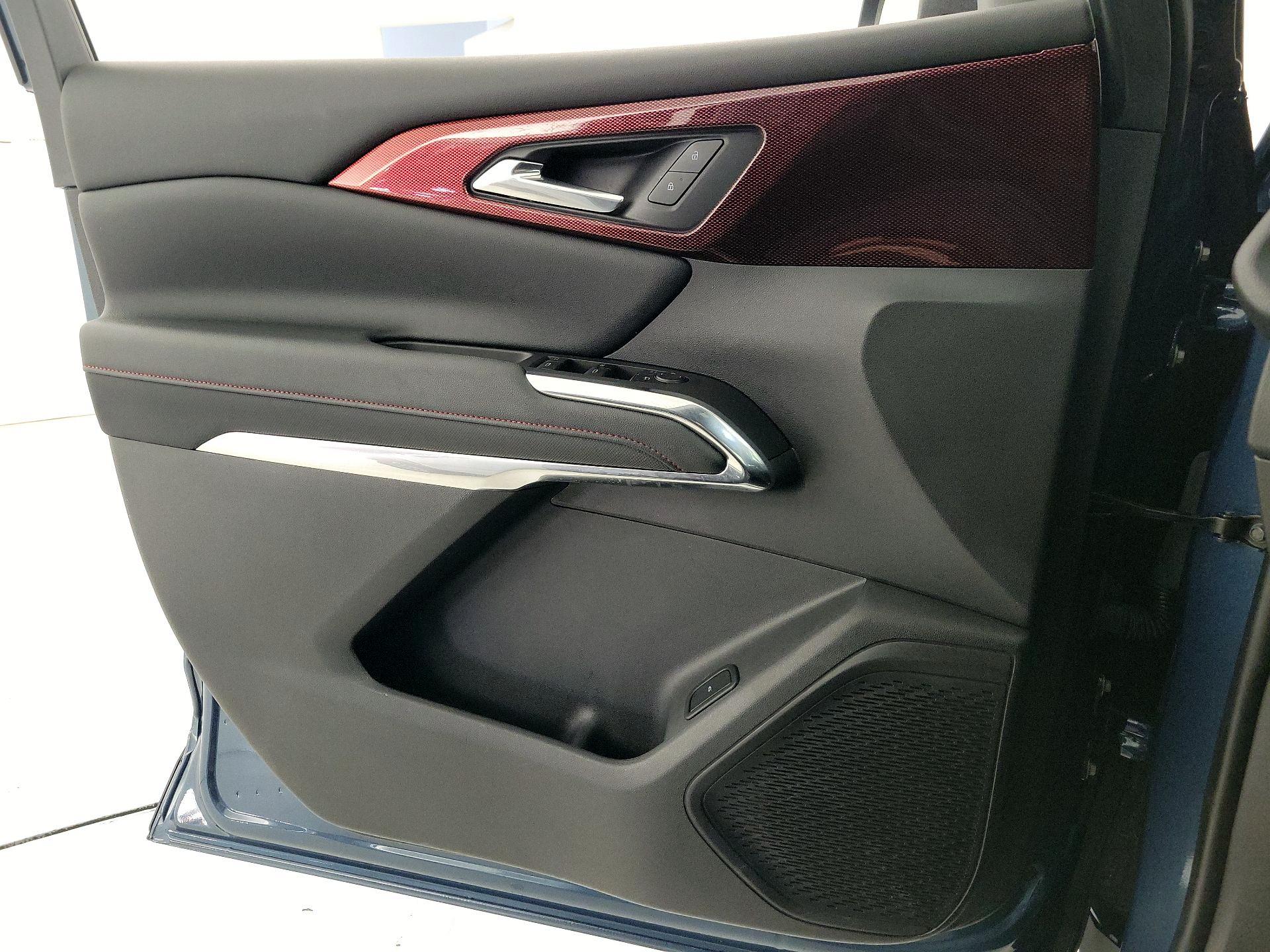 Thumbnail: 2025 Chevrolet Traverse - 12