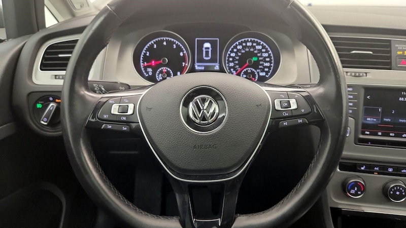 2016 Volkswagen Golf SE 10