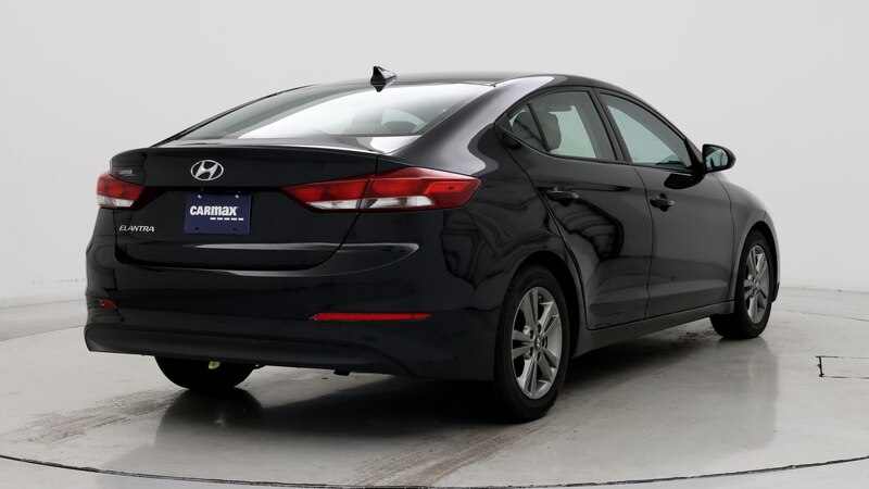 2017 Hyundai Elantra SE 8