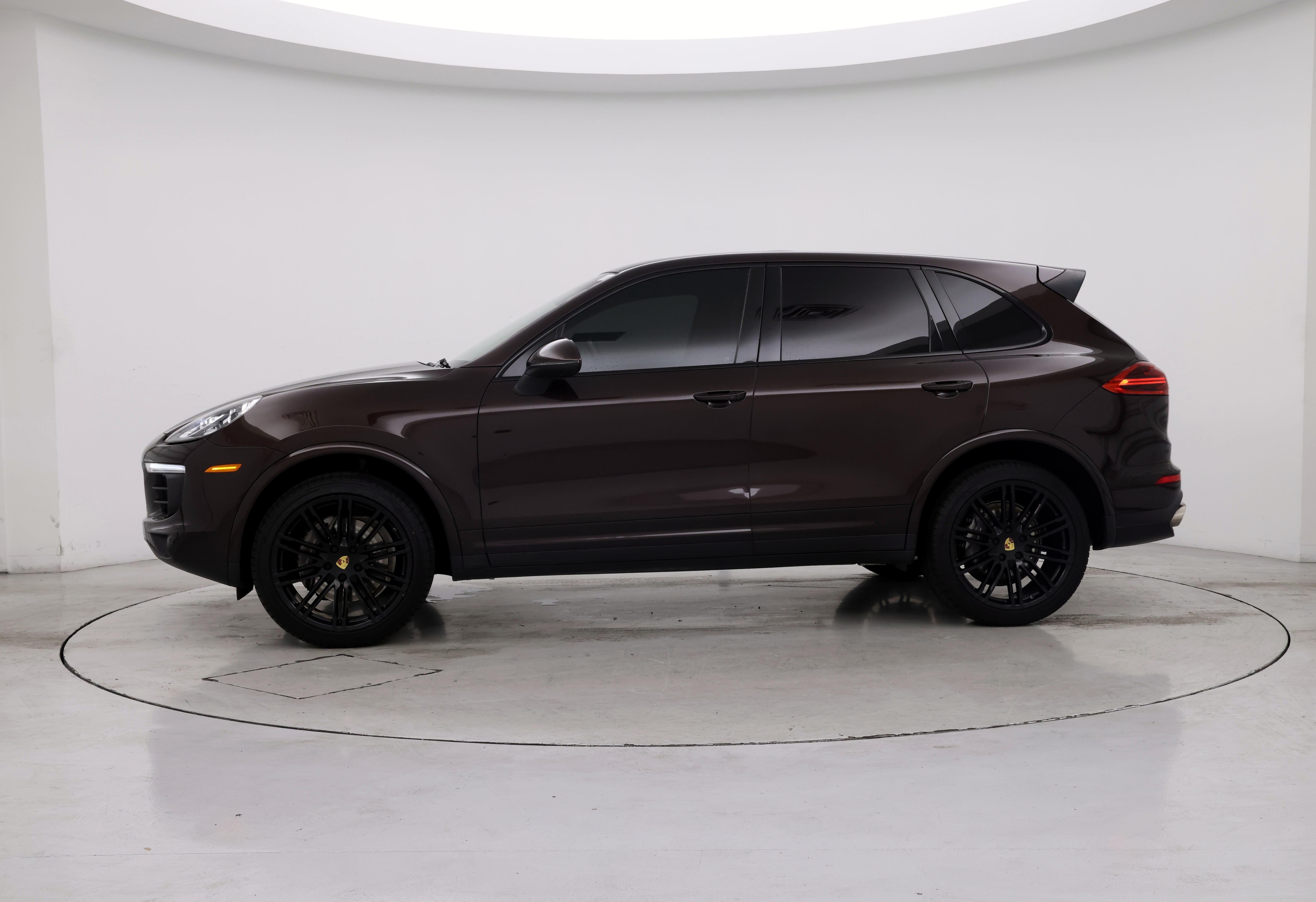 Thumbnail: 2017 Porsche Cayenne - 3