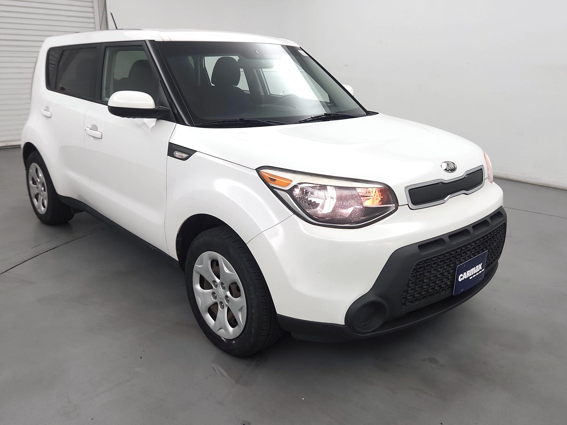 White 2014 Kia Soul Wagon  Manual