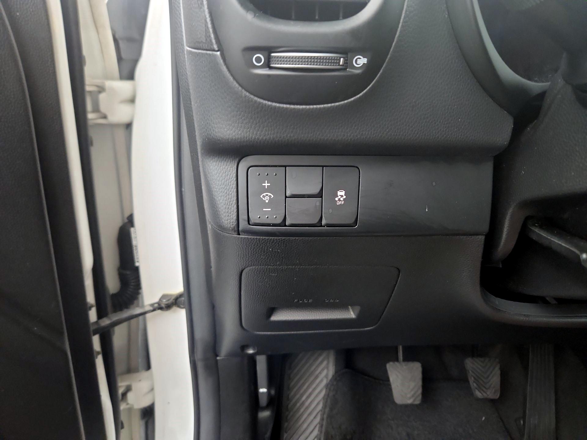 Thumbnail: 2014 Kia Soul - 11