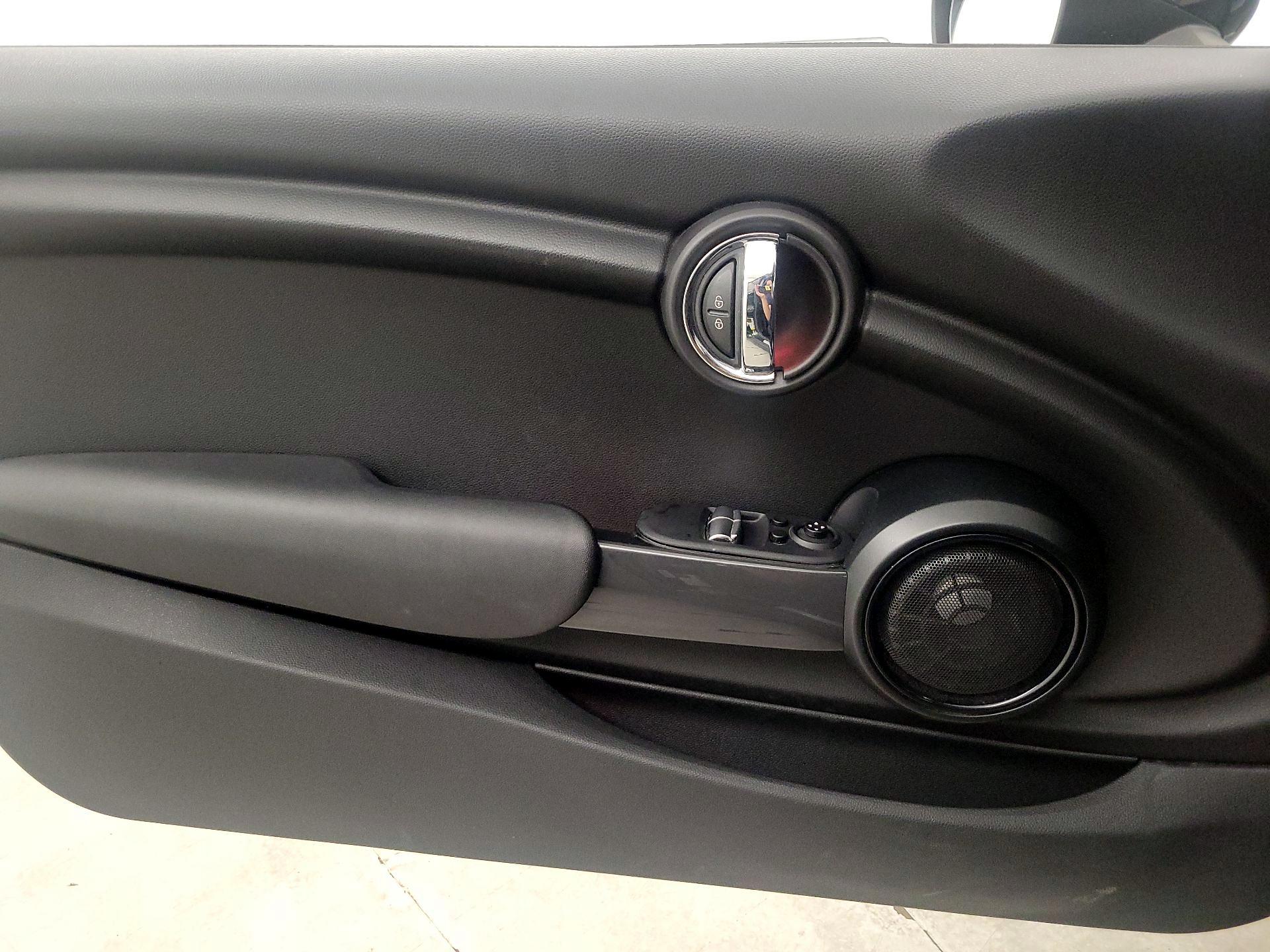 Thumbnail: 2015 MINI Cooper Hardtop - 12