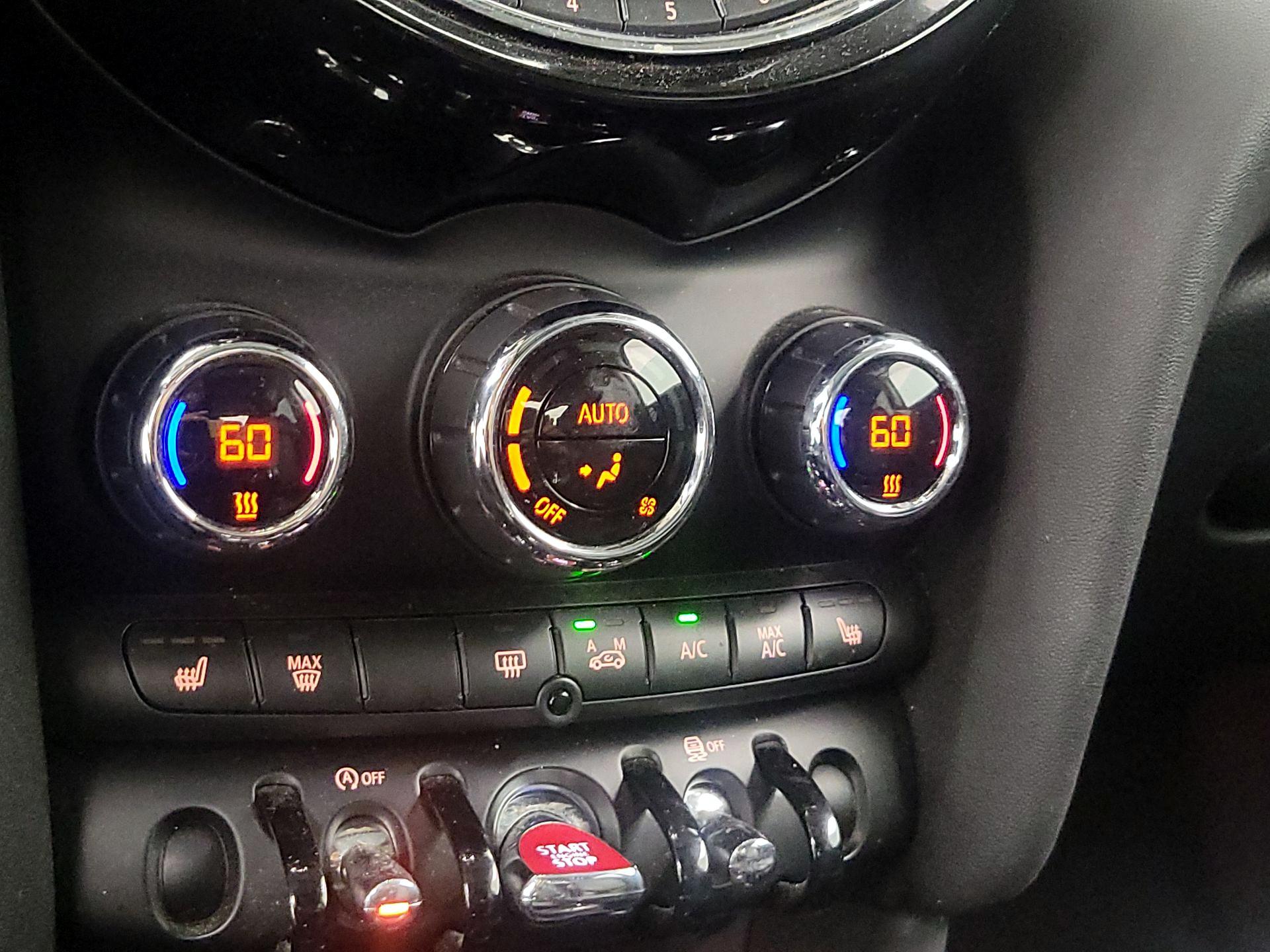 Thumbnail: 2015 MINI Cooper Hardtop - 15