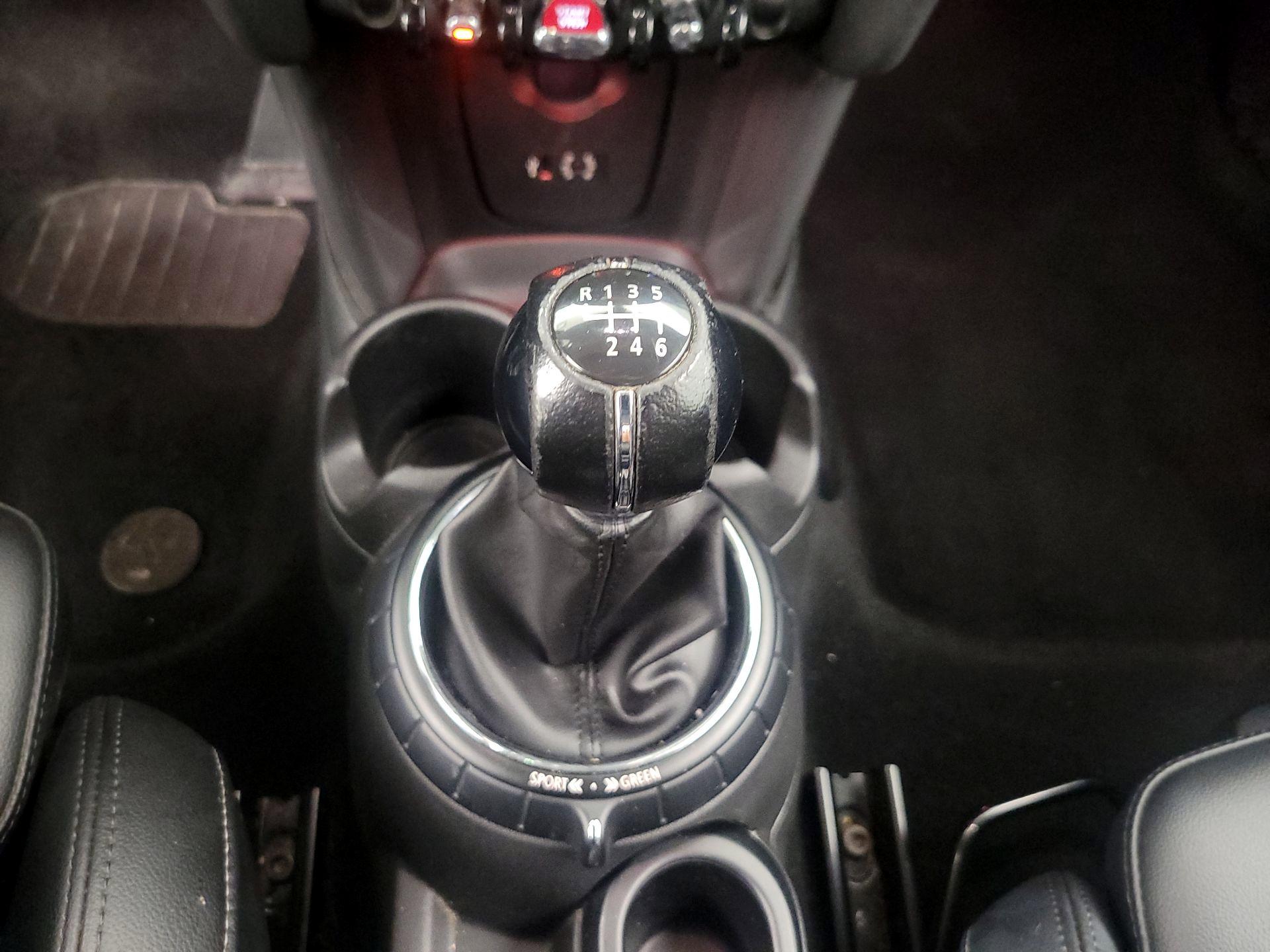 Thumbnail: 2015 MINI Cooper Hardtop - 16