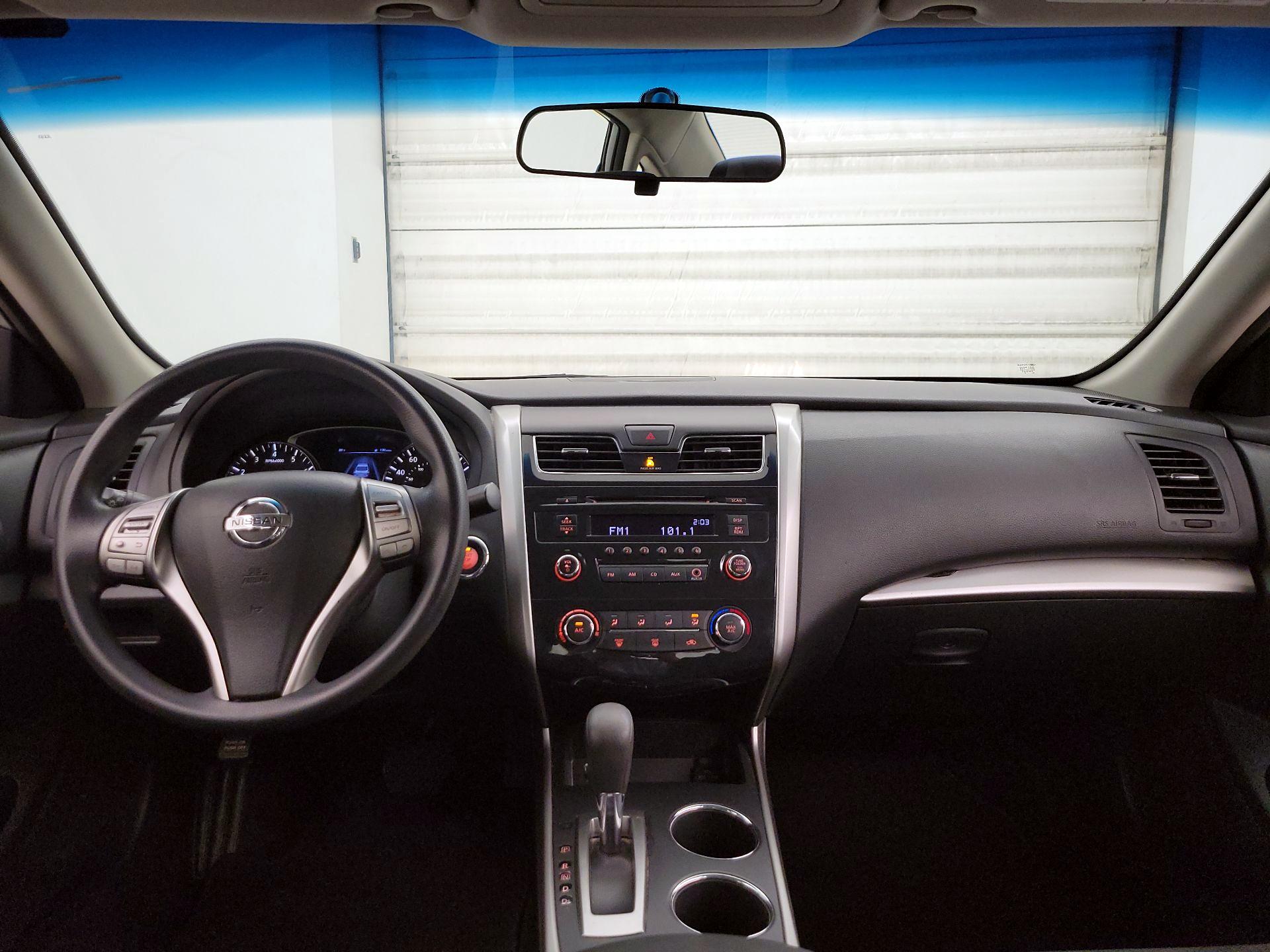 Thumbnail: 2015 Nissan Altima - 9