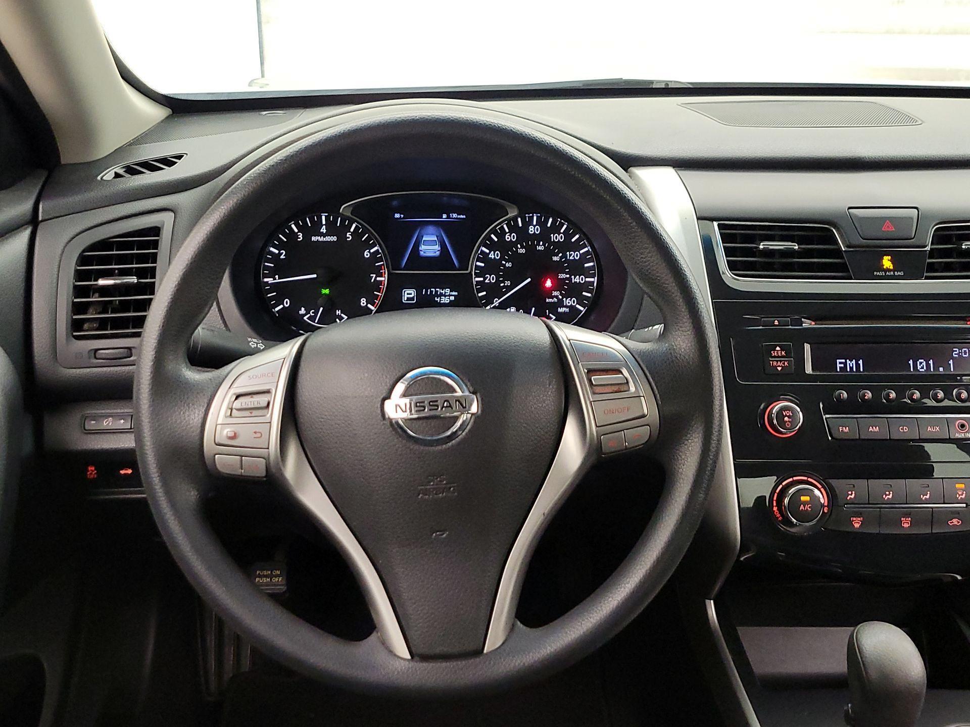 Thumbnail: 2015 Nissan Altima - 10