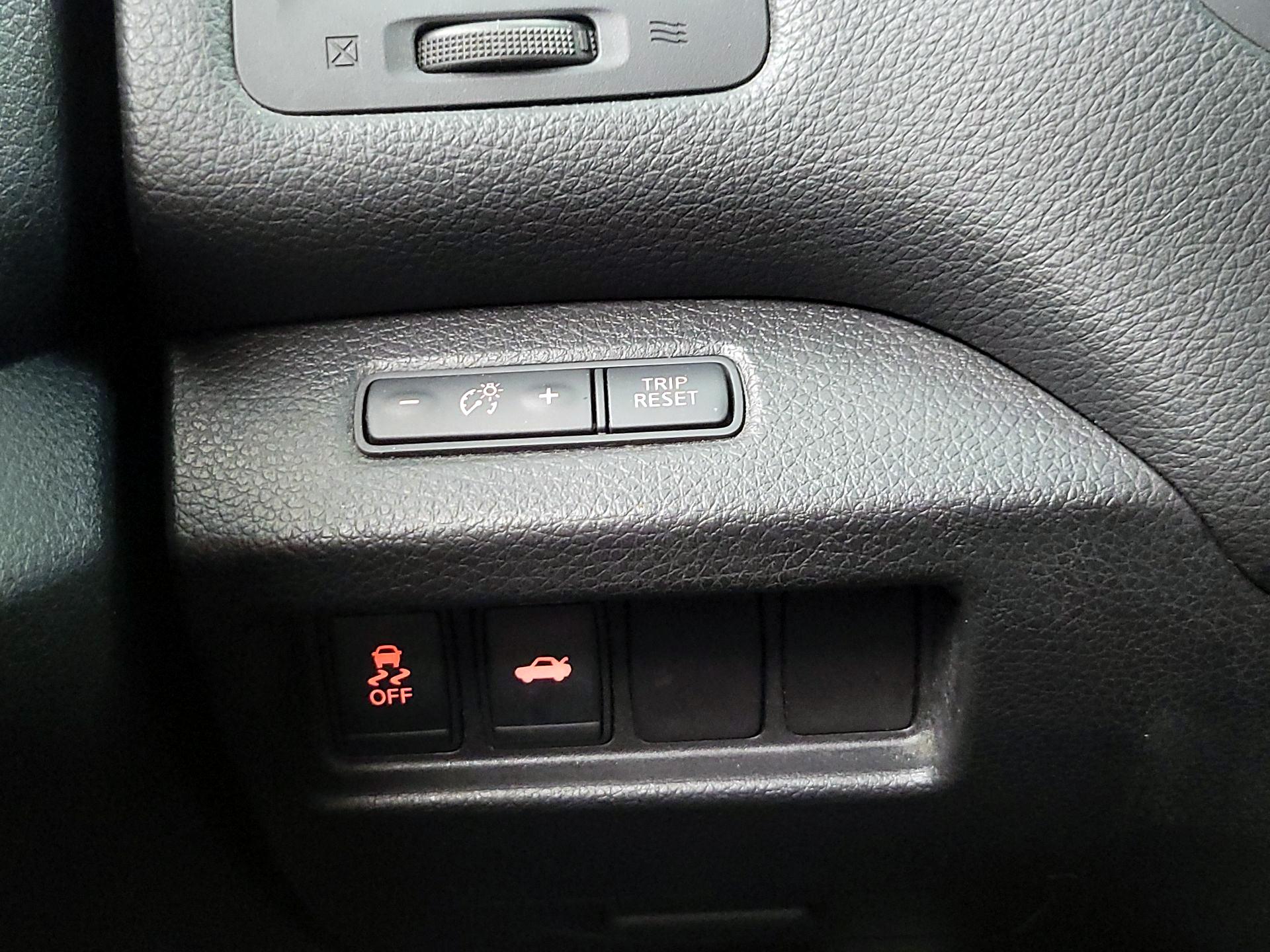 Thumbnail: 2015 Nissan Altima - 13