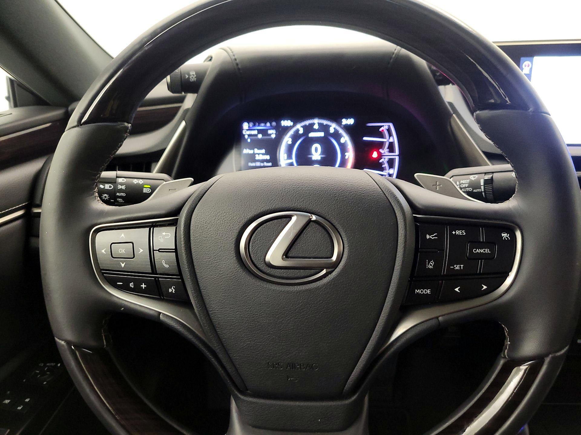Thumbnail: 2020 Lexus ES - 10