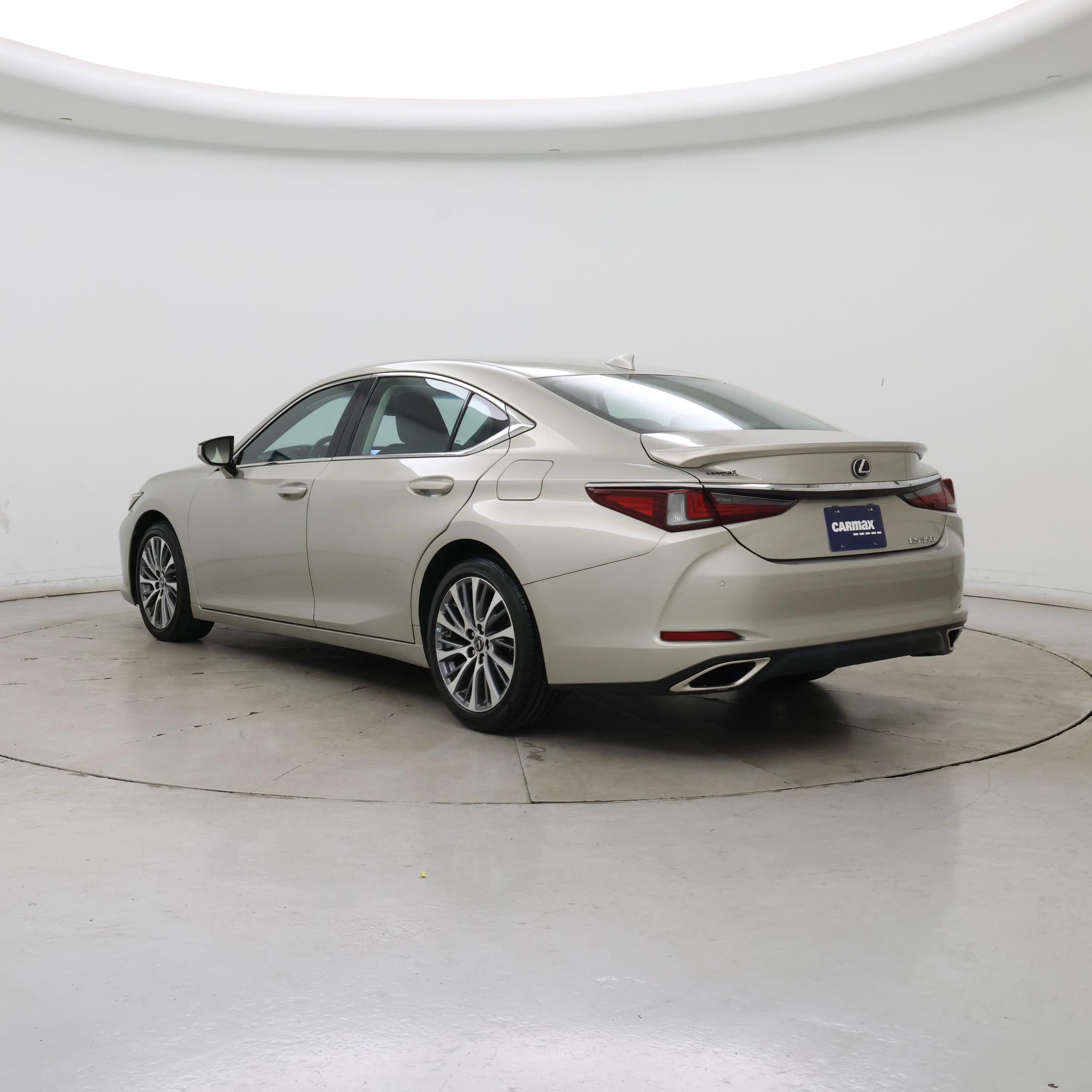 Thumbnail: 2020 Lexus ES - 2