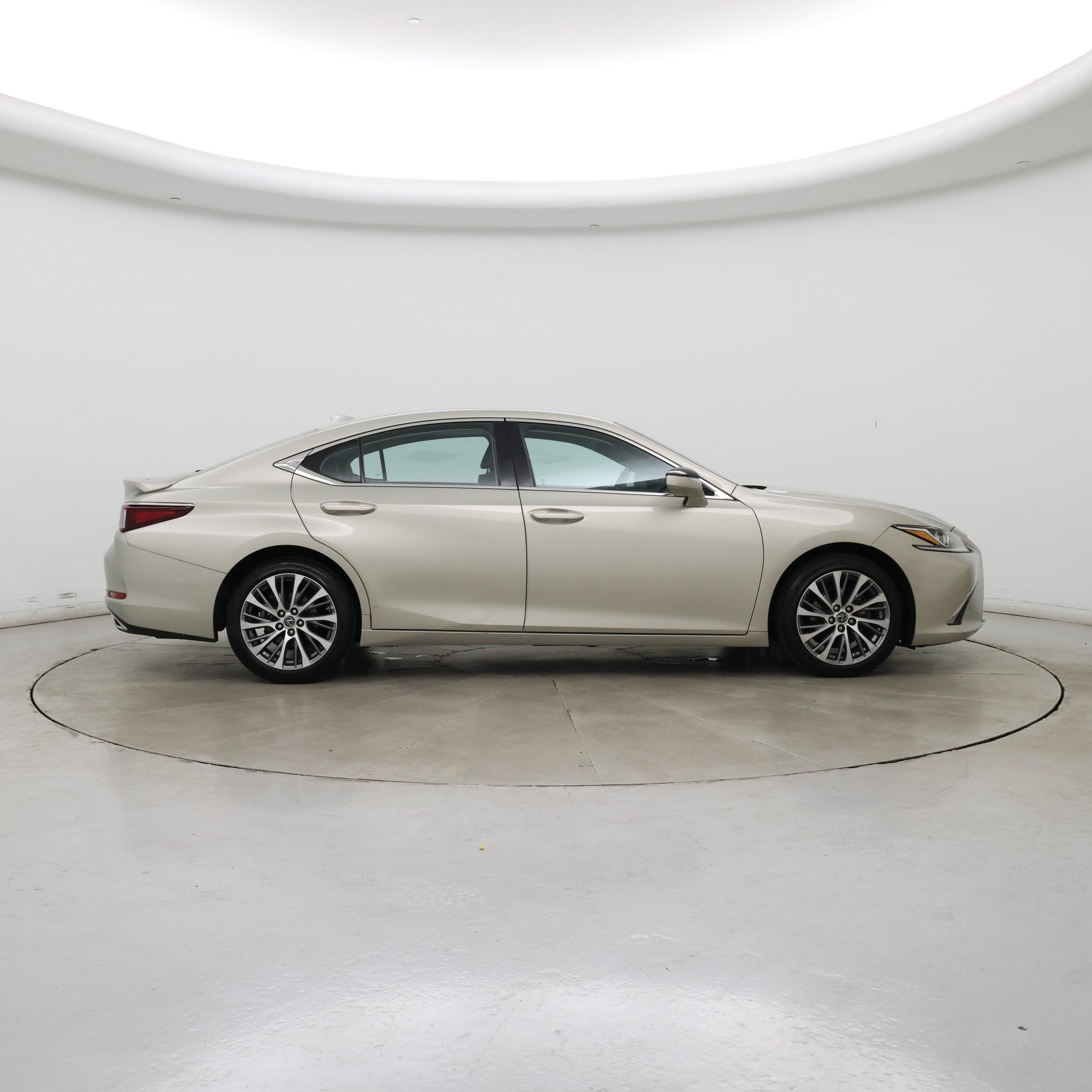 Thumbnail: 2020 Lexus ES - 7