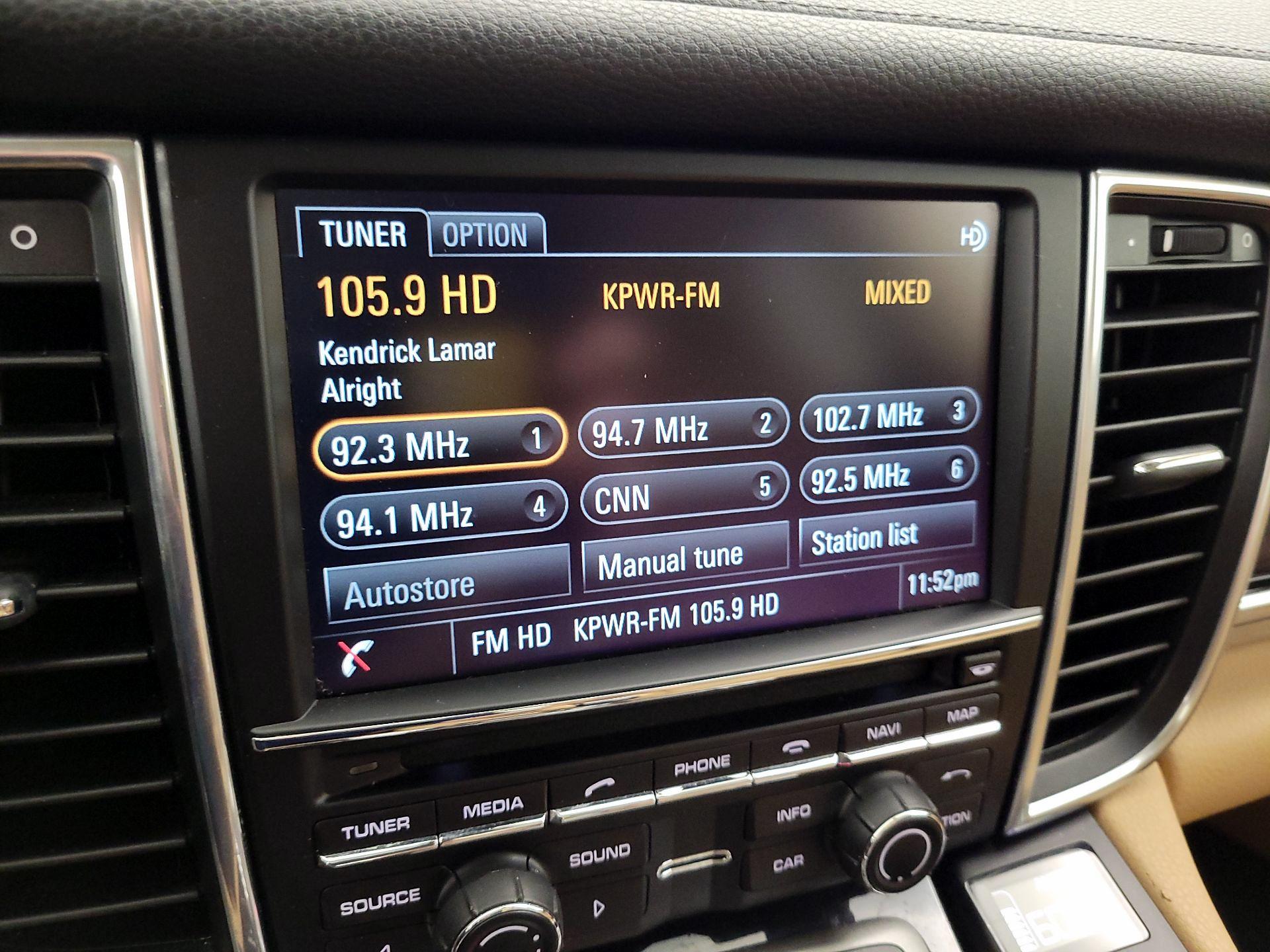 Thumbnail: 2016 Porsche Panamera - 16