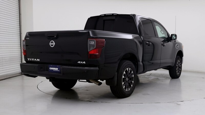 2017 Nissan Titan SV 8