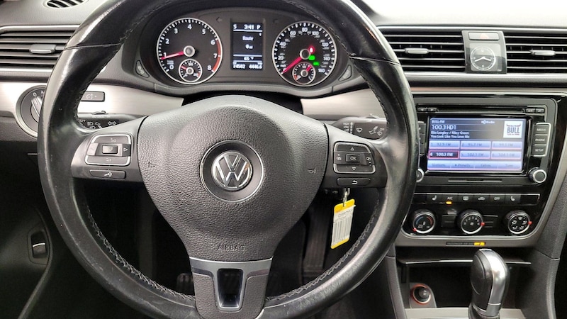 2014 Volkswagen Passat SE 10