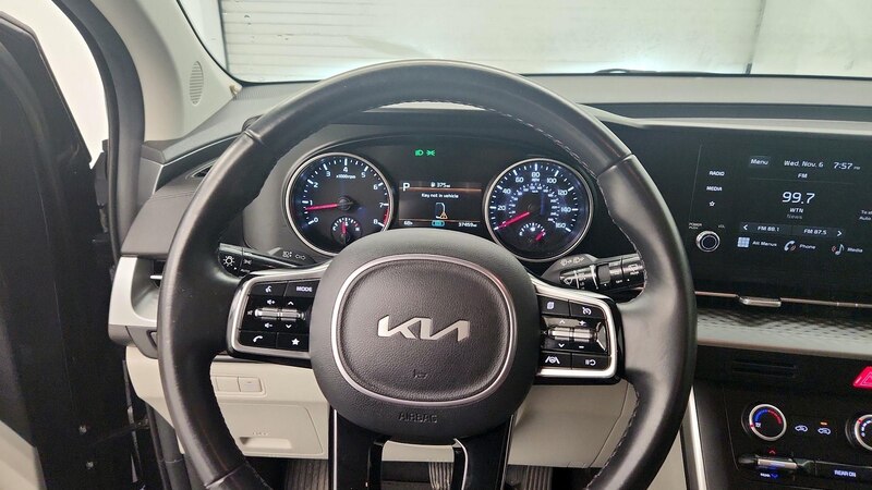 2023 Kia Carnival LX 10