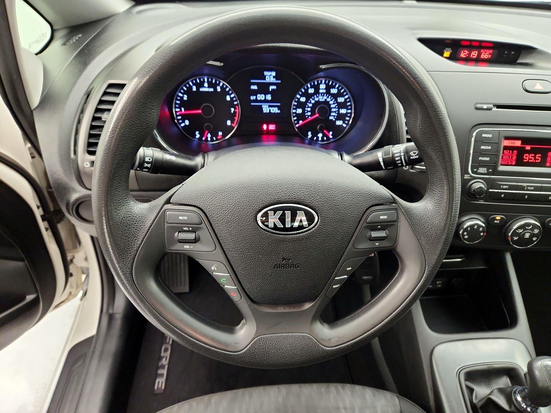 Thumbnail: 2016 Kia Forte - 10