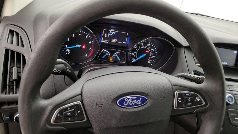 2015 Ford Focus S 10