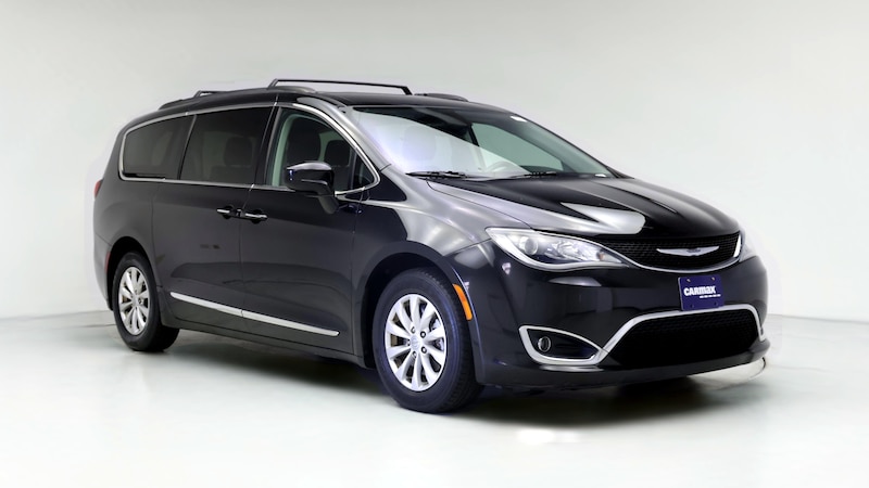 2017 Chrysler Pacifica Touring L Hero Image