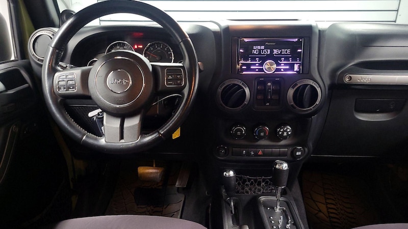 2013 Jeep Wrangler Unlimited Sport 9