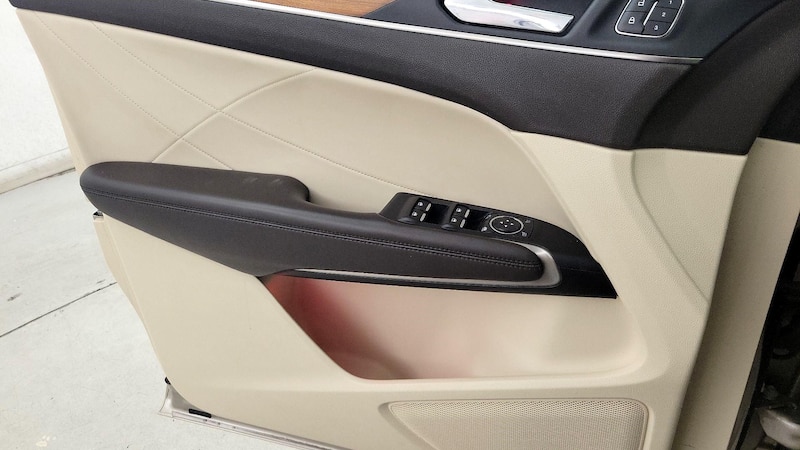 2015 Lincoln MKC  12