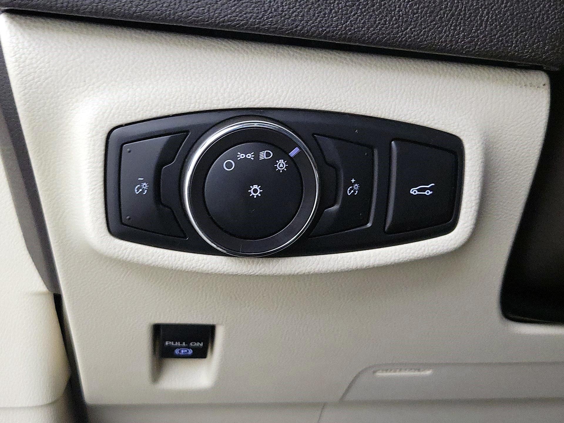 Thumbnail: 2015 Lincoln MKC - 13