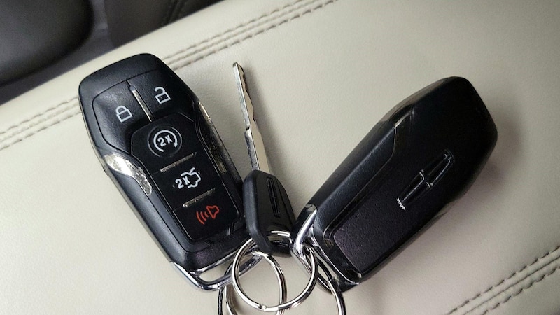 2015 Lincoln MKC  24