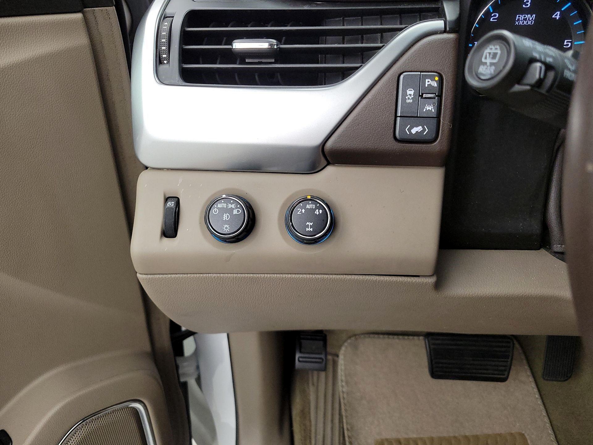 Thumbnail: 2016 Chevrolet Suburban - 13