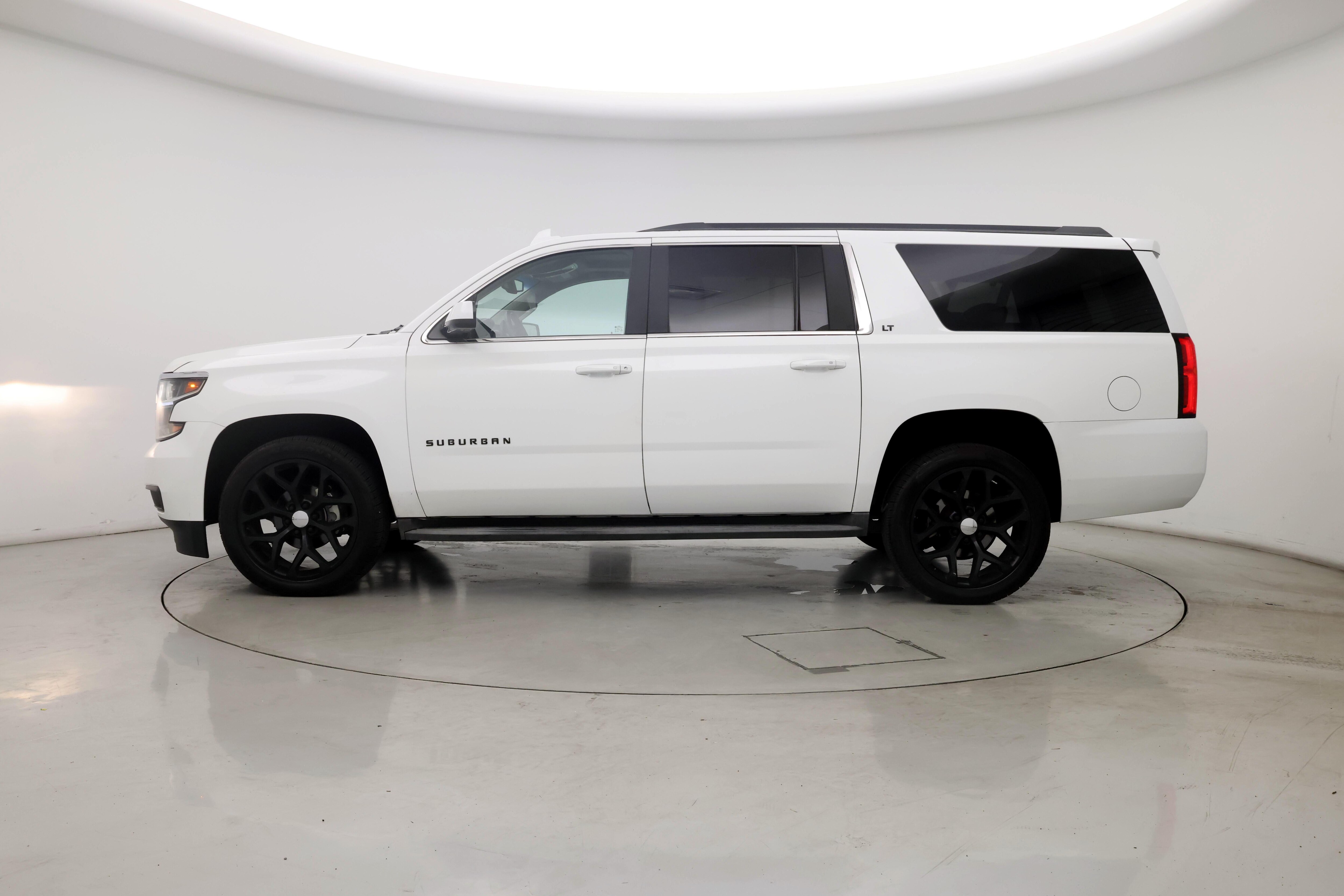 Thumbnail: 2016 Chevrolet Suburban - 3