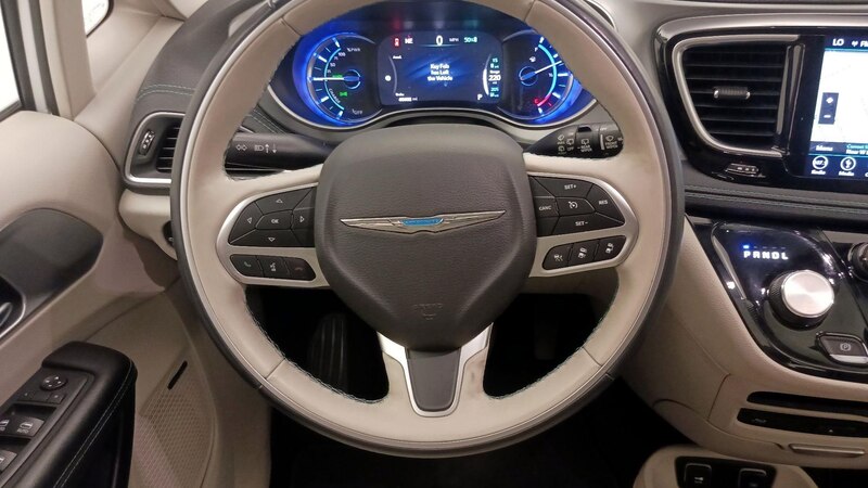 2018 Chrysler Pacifica Hybrid Limited 10