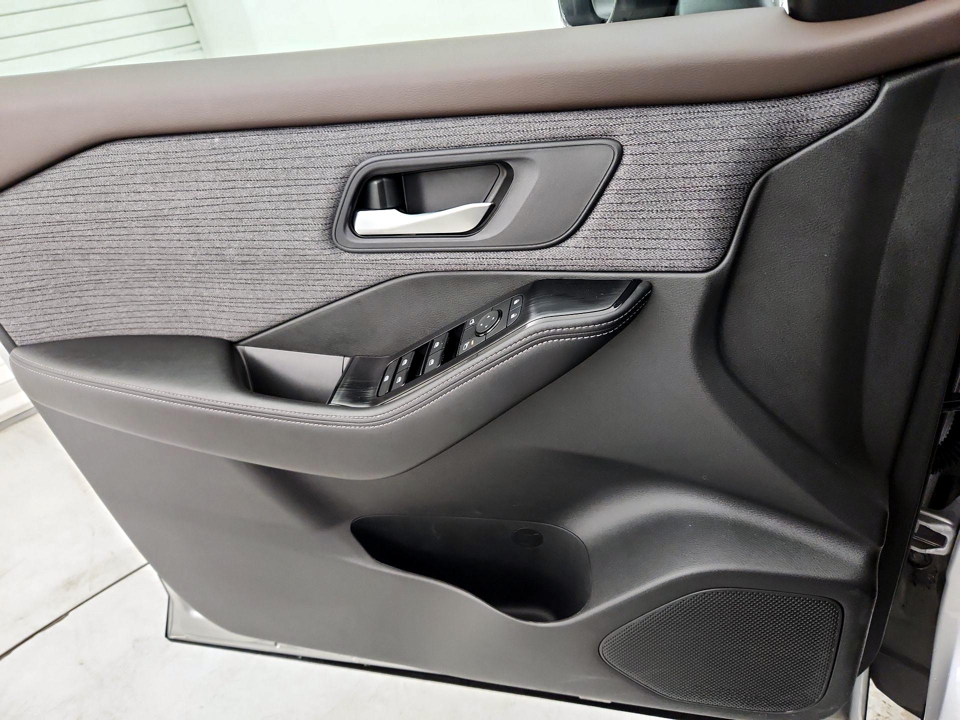 Thumbnail: 2023 Nissan Rogue - 12