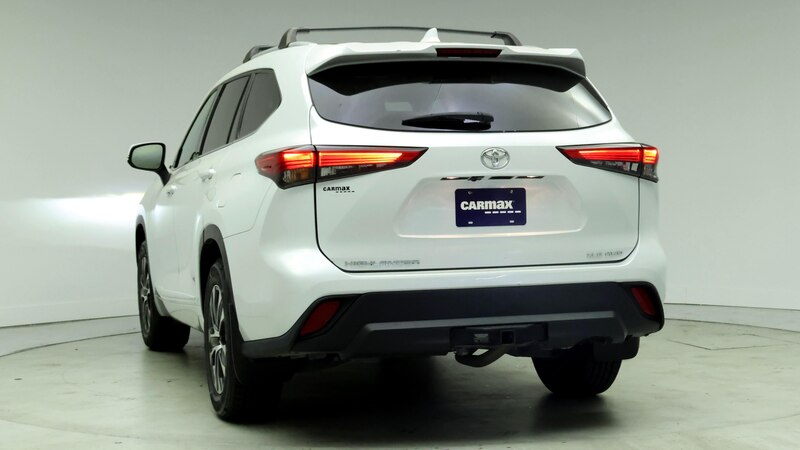 2022 Toyota Highlander XLE 2