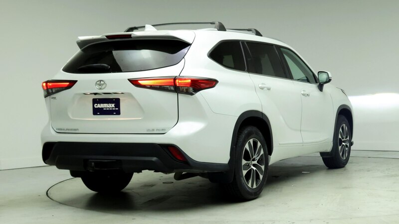 2022 Toyota Highlander XLE 8