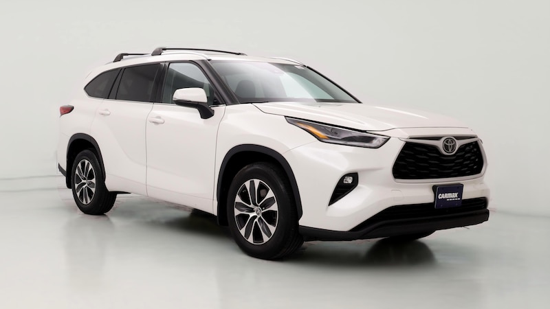 2021 Toyota Highlander XLE Hero Image