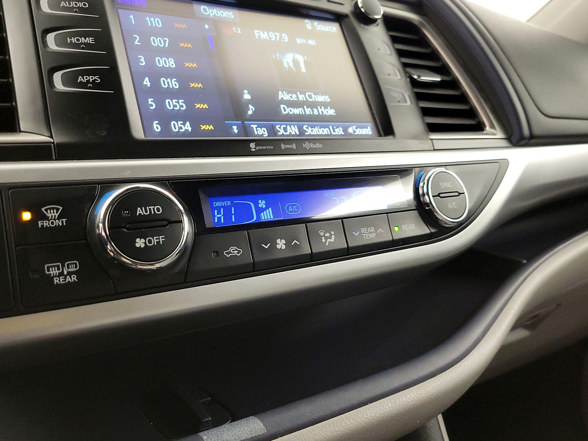 Thumbnail: 2018 Toyota Highlander - 17