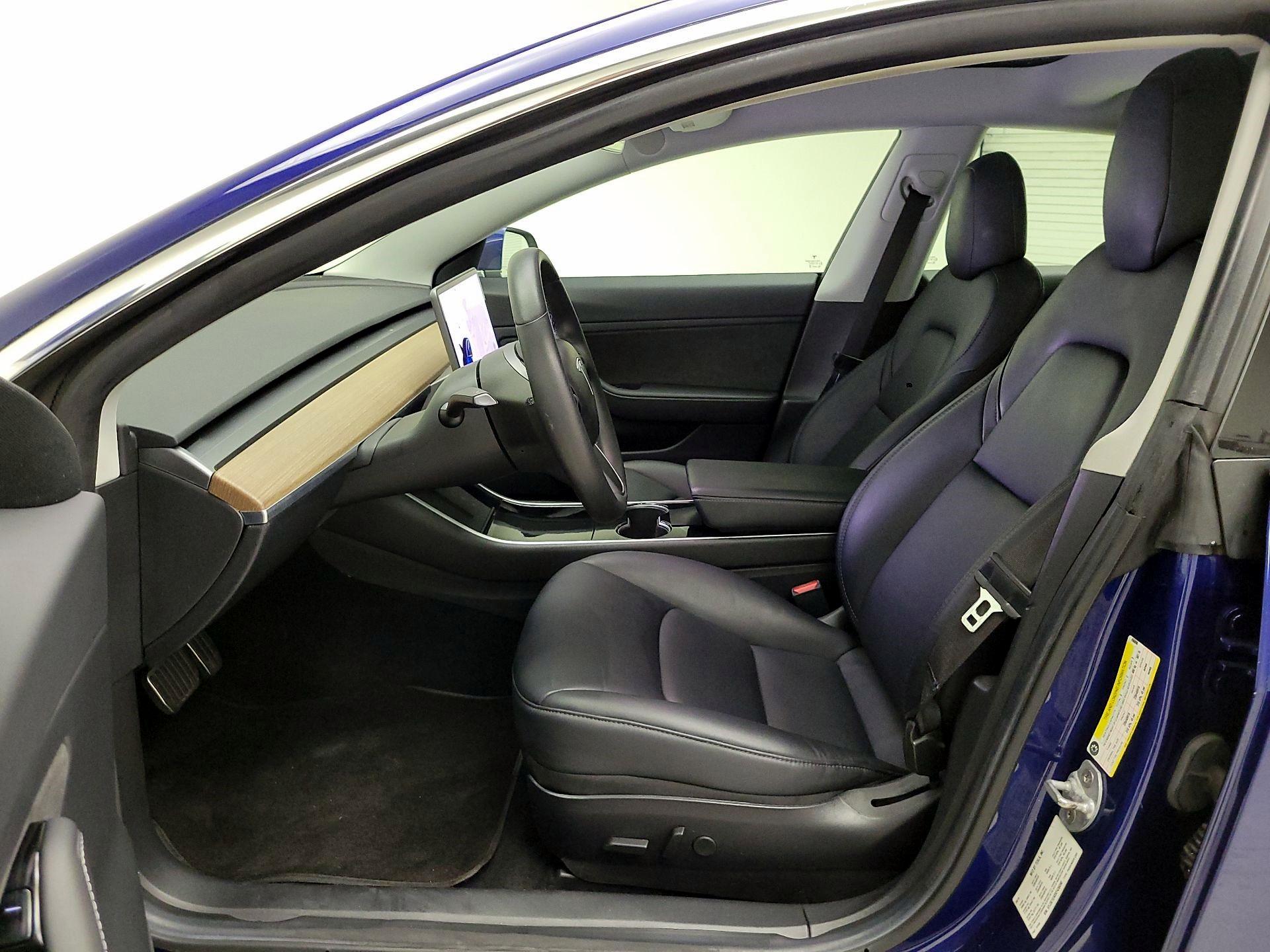 Thumbnail: 2019 Tesla Model 3 - 11