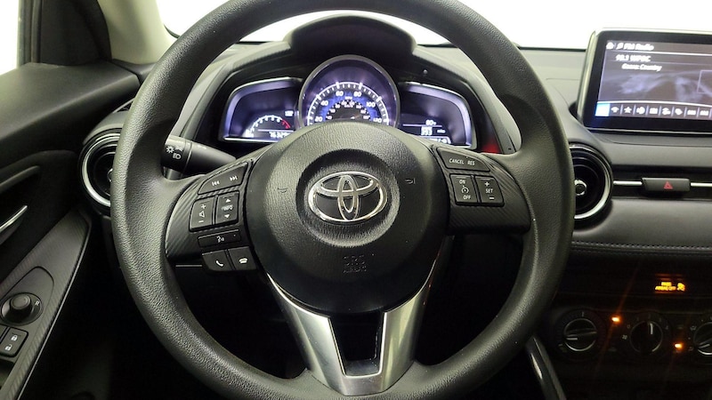 2017 Toyota Yaris iA  10