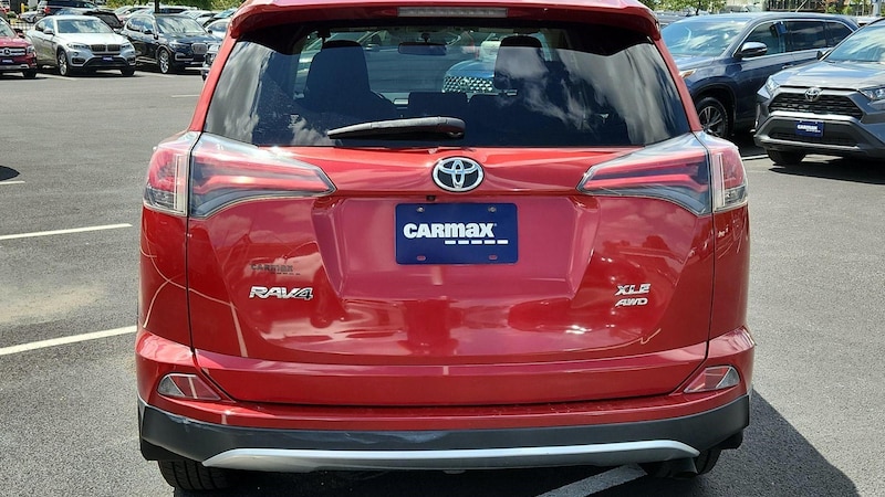 2016 Toyota RAV4 XLE 6