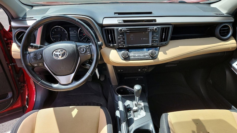 2016 Toyota RAV4 XLE 8