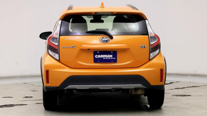 2018 Toyota Prius c Two 6