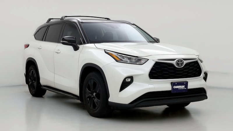 2020 Toyota Highlander XLE Hero Image