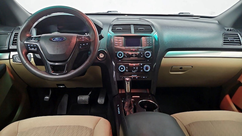 2017 Ford Explorer  9