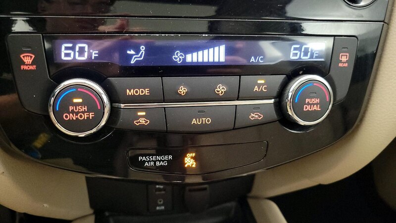 2016 Nissan Rogue SL 17