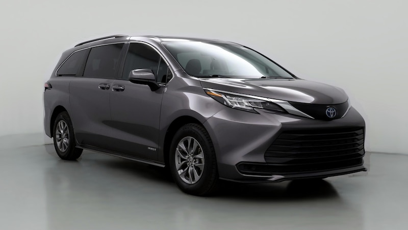 2021 Toyota Sienna LE Hero Image