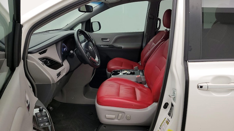 2015 Toyota Sienna XLE 11