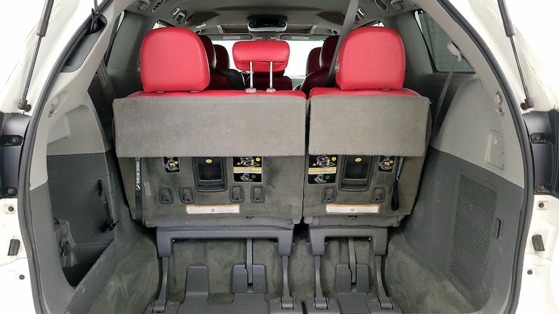 2015 Toyota Sienna XLE 22